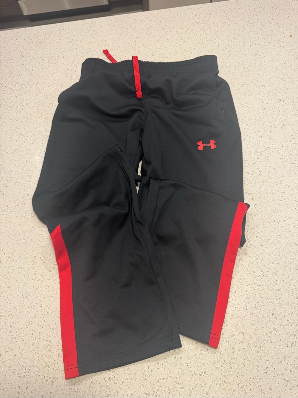 Under Armour Youth Medium Black Red Athletic Track Pants Sweatpants Logo EUC(fit